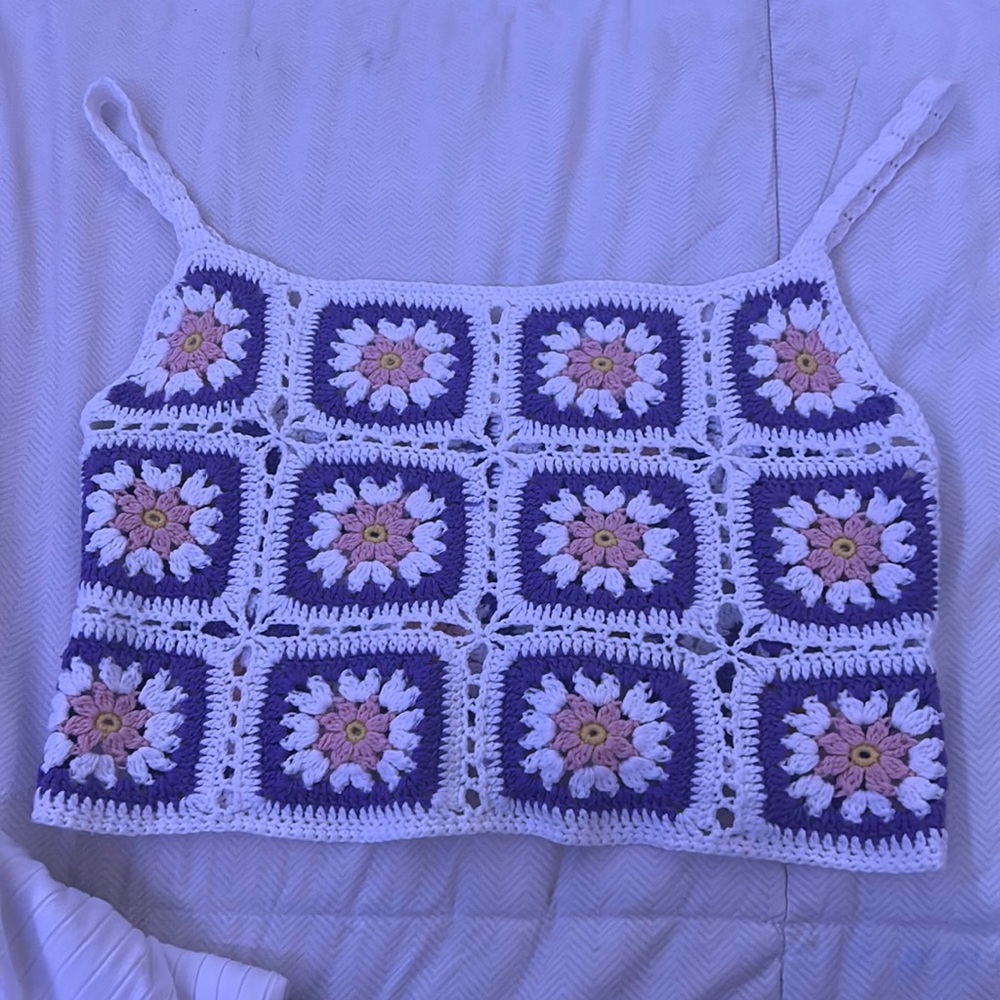 knitted/crocheted top